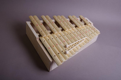 Ксилофон хроматический До мажор Мастерская Сереброва К1-КС-14 (25 пластин, на высоком резонаторе, ель)